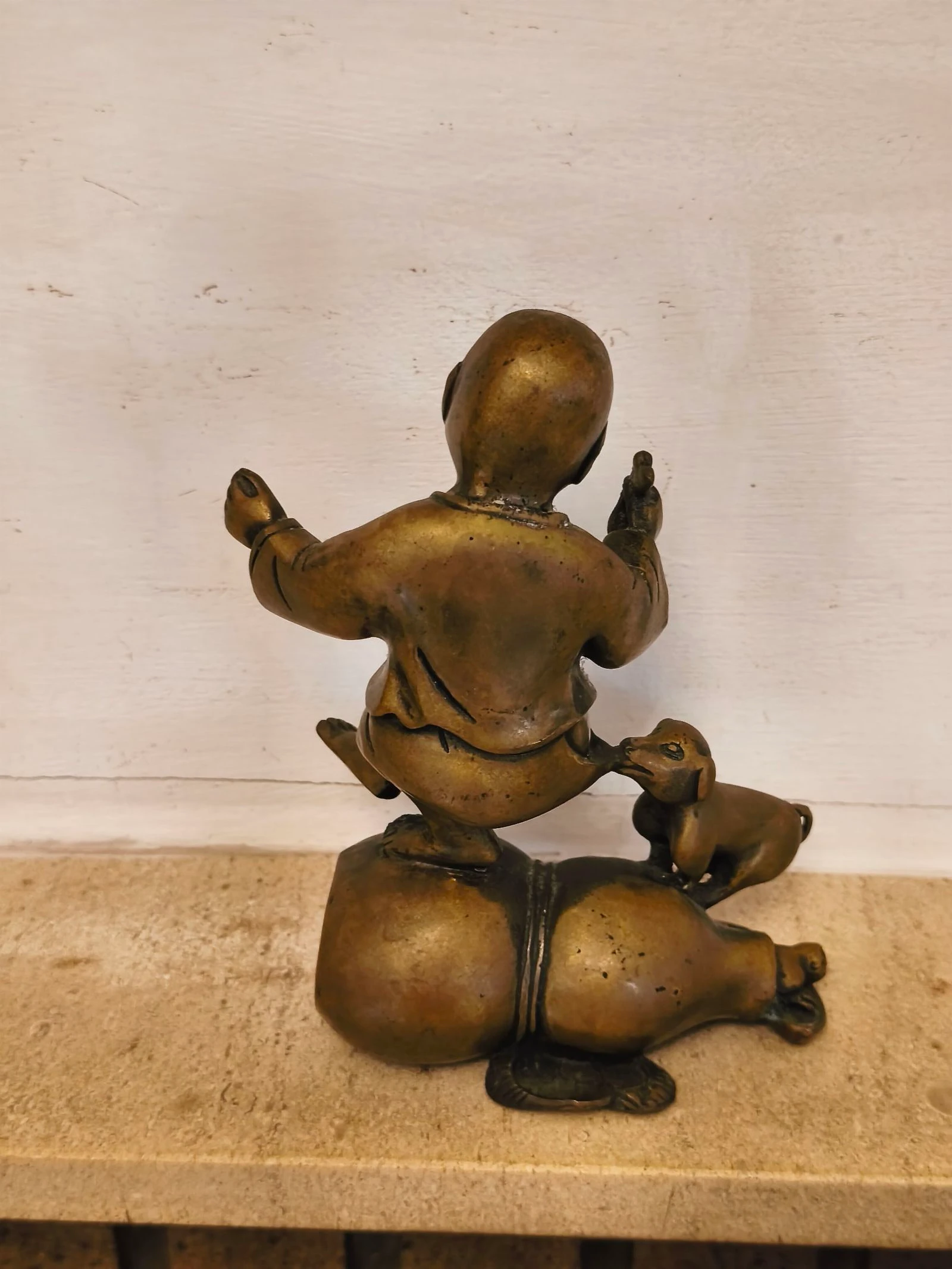 Figura escultura de bronce antigua perro y muchacho – photo 4